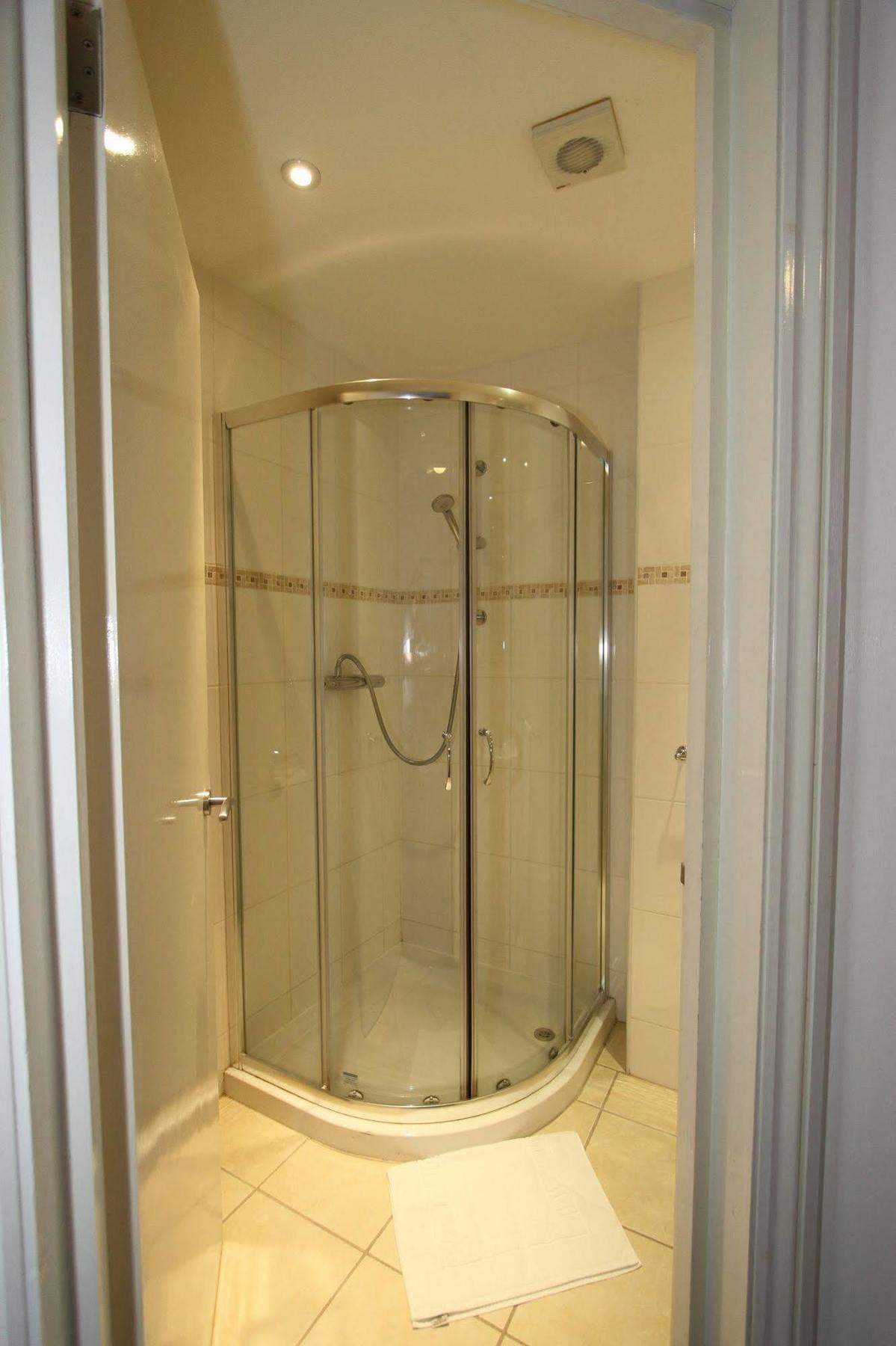 Ridgemount Hotel Лондон Екстериор снимка
